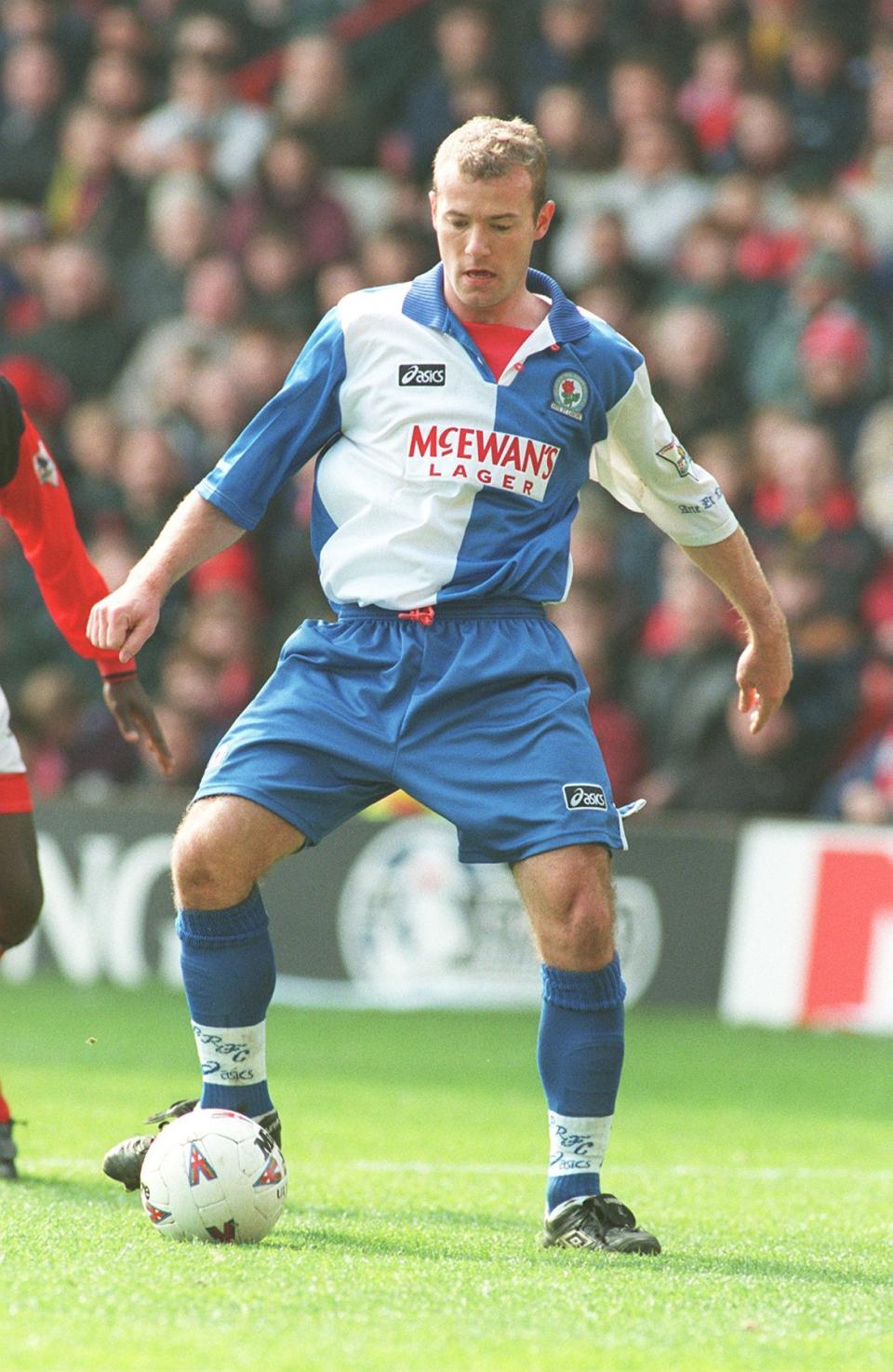 <p>Shearer scored 34 goals in 42 games. This helped Blackburn Rovers snatch the Premier League title from Manchester United on the final day of the season. </p>