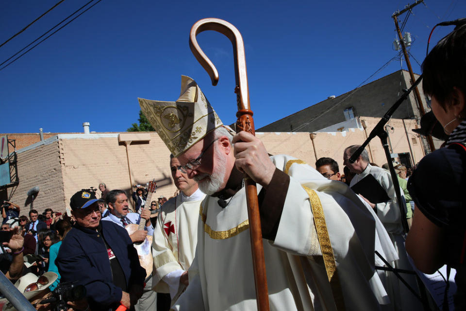 NOGALES, Arizona (April 1, 2014) - Cardinal Seán O'Malley of Boston and 7 other bishops celebrate Mass on the US-Mexico border in Arizona to commemorate the deaths of migrants in the desert and to pray for immigration reform. More information is available at www.justiceforimmigrants.org