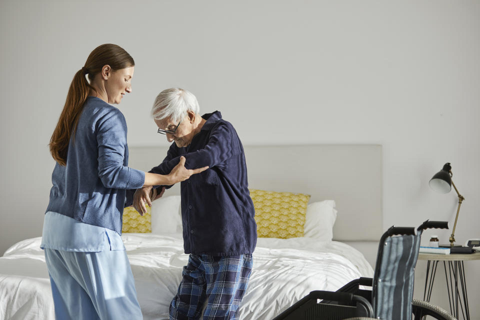 La atención médica a largo plazo se ha convertido en otro beneficio difícil de mantener para la clase media. Foto: Getty Images
