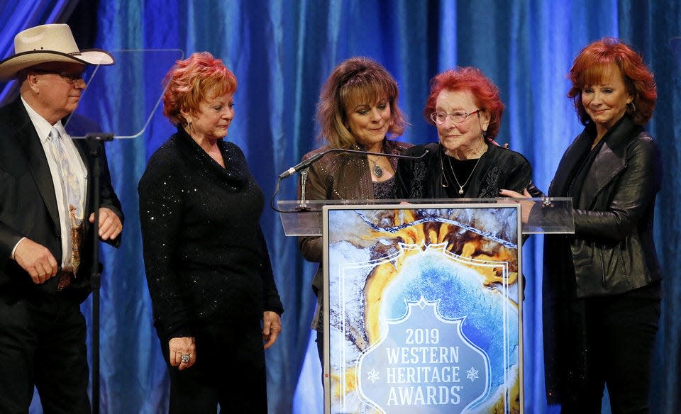 The McEntire family, from left, Pake McEntire, Alice Foran, Susie McEntire Eaton, Jackie McEntire and Reba McEntire accept the 2019 Hall of Great Westerners award for the late Clark McEntire in 2019 during the National Cowboy & Western Heritage Museum’s Western Heritage Awards.