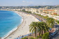 Sa plage de galets, sa promenade des Anglais et ses palmiers - entre autres - permettent à Nice de se hisser en quatrième position.