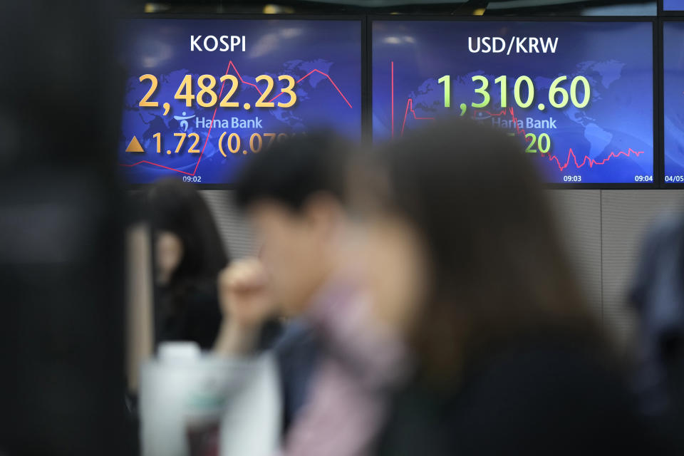 Currency traders watch computer monitors near the screens showing the Korea Composite Stock Price Index (KOSPI), center, and the foreign exchange rate between U.S. dollar and South Korean won at a foreign exchange dealing room in Seoul, South Korea, Wednesday, April 5, 2023. Asian shares were trading mixed Wednesday following a decline on Wall Street after reports on the U.S. economy came in weaker than expected.(AP Photo/Lee Jin-man)