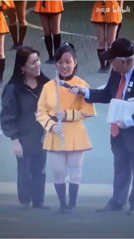 橘色惡魔7年前奪冠的影片曝光，其中有個女孩裝義肢跳舞令人敬佩。（圖／翻攝自bilibili、Eu Tuba YouTube）