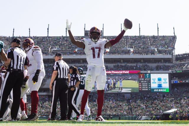 WATCH: Terry McLaurin makes spectacular catch in double coverage - Yahoo  Sports