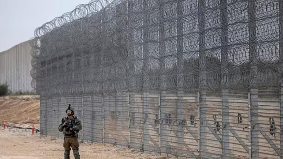 以色列10日宣​​布完成加薩走廊周圍的安全屏障強化。（圖／翻攝自《每日郵報》）