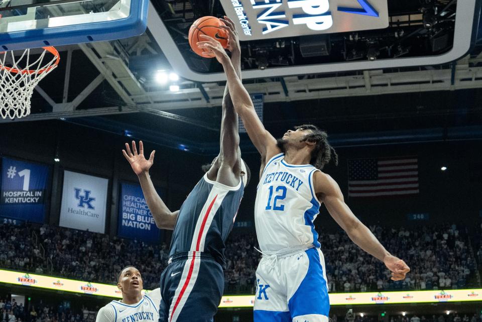 Kentucky guard Antonio Reeves attempts to block a layup by Gonzaga forward Graham Ike. Ike scored a game-high 23 points in the Bulldogs' road victory Saturday. Reeves scored 17 points.
