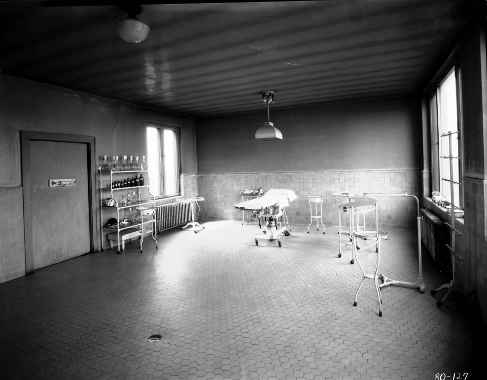 Operating room at Aston Park Hospital in 1927. Photo by Ewart M. Ball.