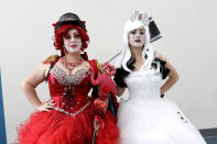 <p>Cosplayers dressed as the White Queen and Queen of Hearts from <em>Alice in Wonderland</em> at Comic-Con International on July 20 in San Diego. (Photo: Angela Kim/Yahoo Entertainment) </p>