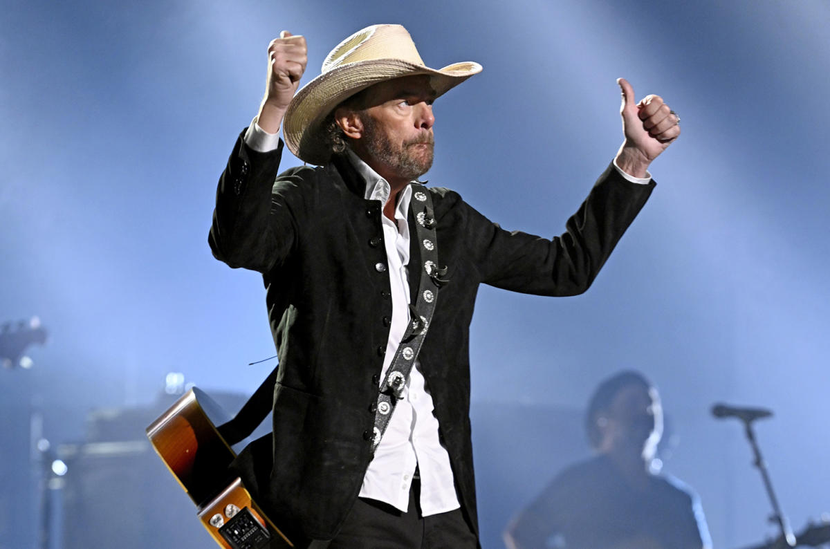 Toby Keith Explains How Clint Eastwood Inspired 'Don't Let the Old