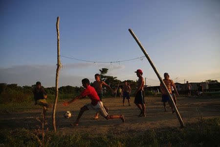 Children play football in the village of Congo Mirador in the western state of Zulia October 21, 2014. REUTERS/Jorge Silva