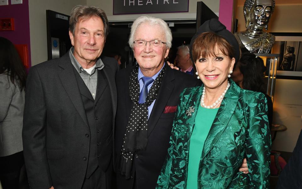 Leslie Bricusse (centre) and Evie Bricusse at the press night of Pure Imagination at London's St James Theatre in 2015 - David M. Benett/Getty