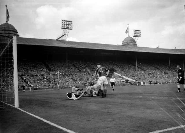 Team-mates come to Trautmann's aid after breaking his neck in the cup final