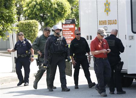 Sheriff's Department Bomb Squad officers are pictured outside the apartment complex of suspect Nna Alpha Onuoha in Inglewood, California September 11, 2013. REUTERS/Mario Anzuoni