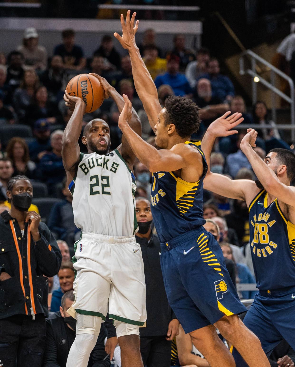 Bucks forward Khris Middleton is expected to play against the Lakers on Wednesday but his minutes will be limited.