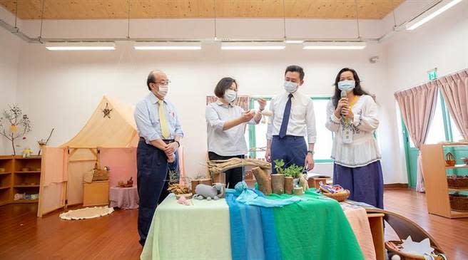 蔡英文今天視察「新竹市華德福實驗學校幼兒園」。總統府提供