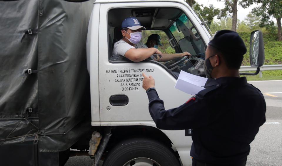 Police conduct road blocks at the Jepalang Toll in Perak November 9, 2020. — Picture by Farhan Najib