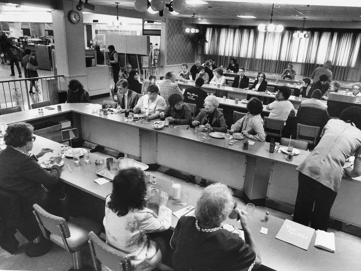 Customers enjoy one last meal May 29, 1984, at the U-shaped counters of the Oak Grille at O’Neil’s department store in downtown Akron. The restaurant closed after 37 years.