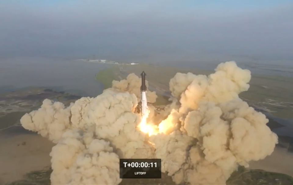 SpaceX新一代太空船「星艦」(Starship)20日在成功發射升空後發生爆炸。(圖：SpaceX推特)