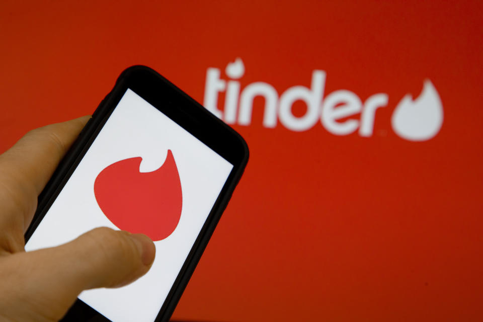 Das Tinder-Profil eines dreisten Nutzers amüsiert und empört das Netz. (Symbolbild: Getty Images)