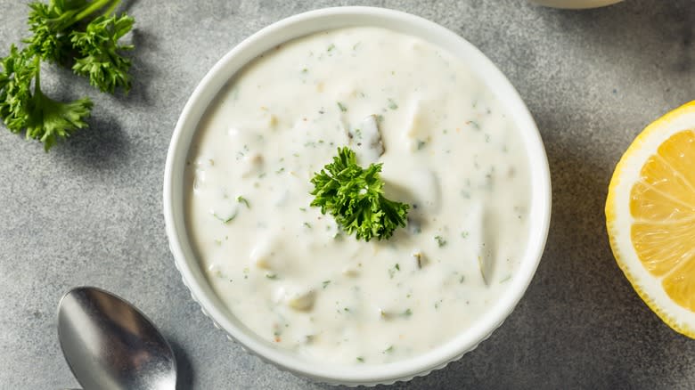 bowl of tartar sauce 