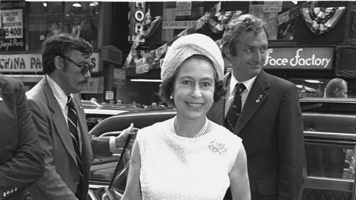 queen elizabeth ii visiting bloomingdales