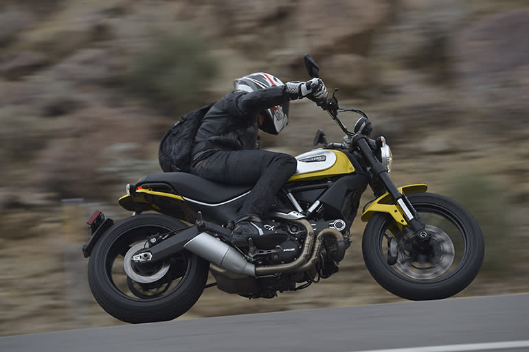 2015-Ducati-Scrambler-Review-12