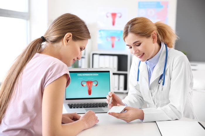 mujer en la consulta del ginecólogo