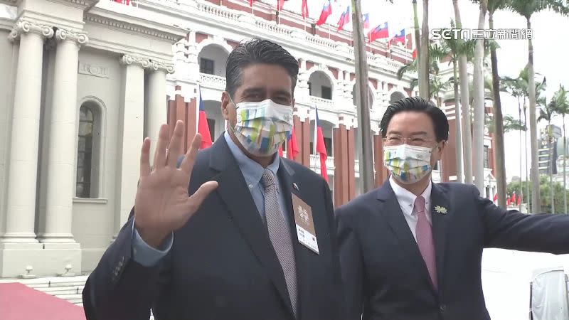 帛琉總統惠恕仁（左）來台參與國慶盛典。