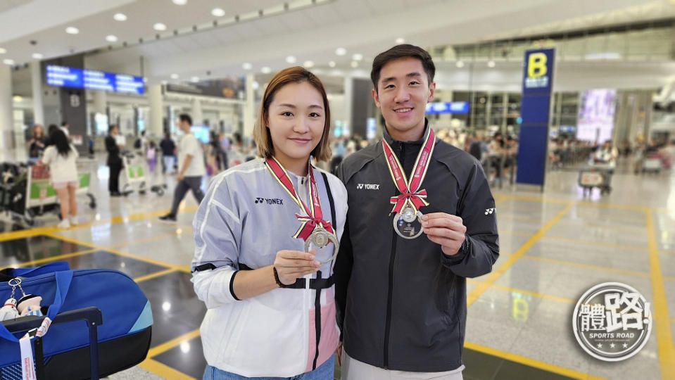 Historic Podium Finish for Hong Kong’s Badminton Duo at Japan Open as Coach Ho Yi-ming Bids Farewell