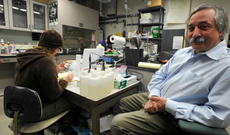 New Bedford--01/20/10- Brian Howes in a water sampling lab at the UMass Dartmouth Marine Campus. Howes runs the waste water science program at the school. to go with fraser cassidy story Cape Cod Times/Steve Heaslip