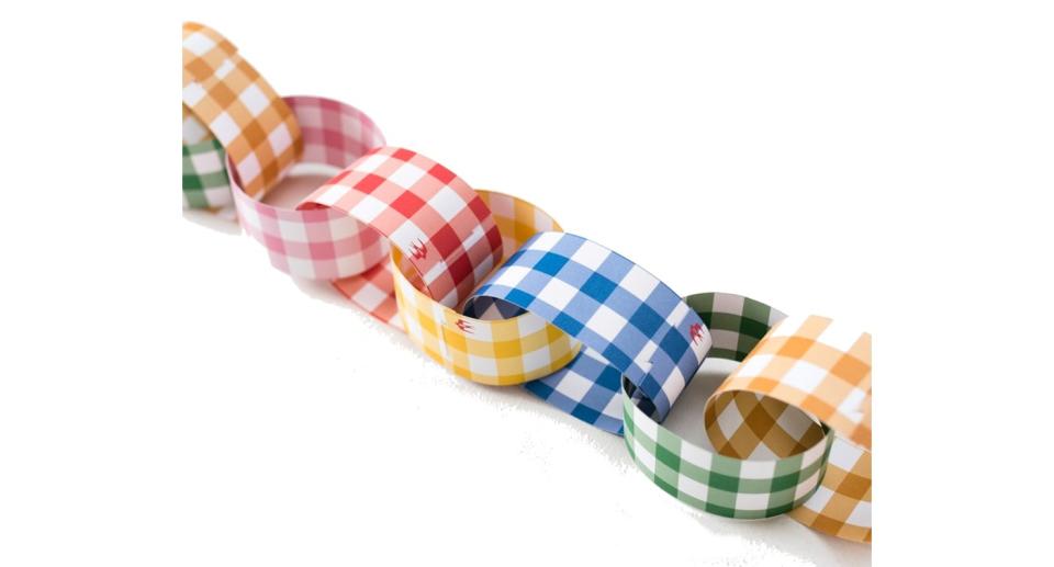 Gingham Paper Chain Craft Kit (CottonClara /Etsy)