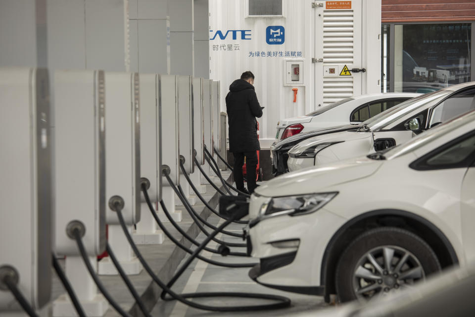 Una gran batería de litio en una estación de carga de vehículos de CATL en Fuzhou, China, el 15 de febrero de 2023. (Qilai Shen/The New York Times)
