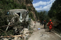 <p>Rescue workers walk past a collapsed area after an earthquake in Jiuzhaigou county, Ngawa prefecture, Sichuan province, China, Aug. 9, 2017. (Photo: Stringer/Reuters) </p>