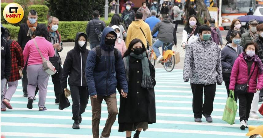 今天（18日）強烈大陸冷氣團影響，白天北部及宜花高溫18到21度，整天偏冷。（圖／劉耿豪攝）