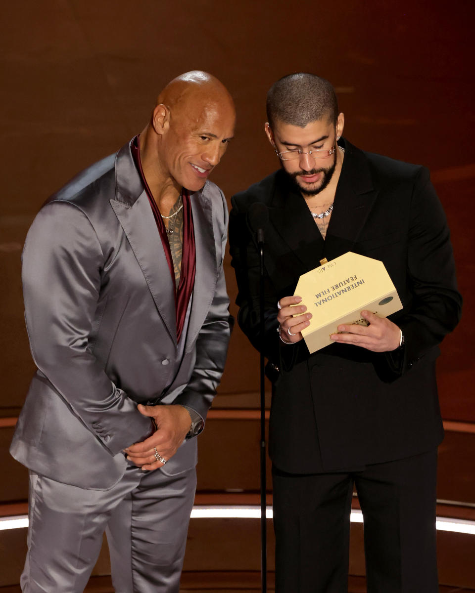 Dwayne Johnson y Bad Bunny presentan el Oscar a Mejor película extranjera