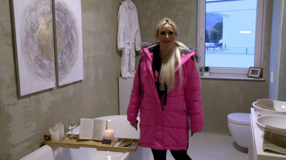 Auch diese Wohnung enstspricht nicht ganz den Vorstellungen von Daniela Katzenberger - die Suche geht weiter. (Bild: RTLZWEI / EndemolShine Germany)