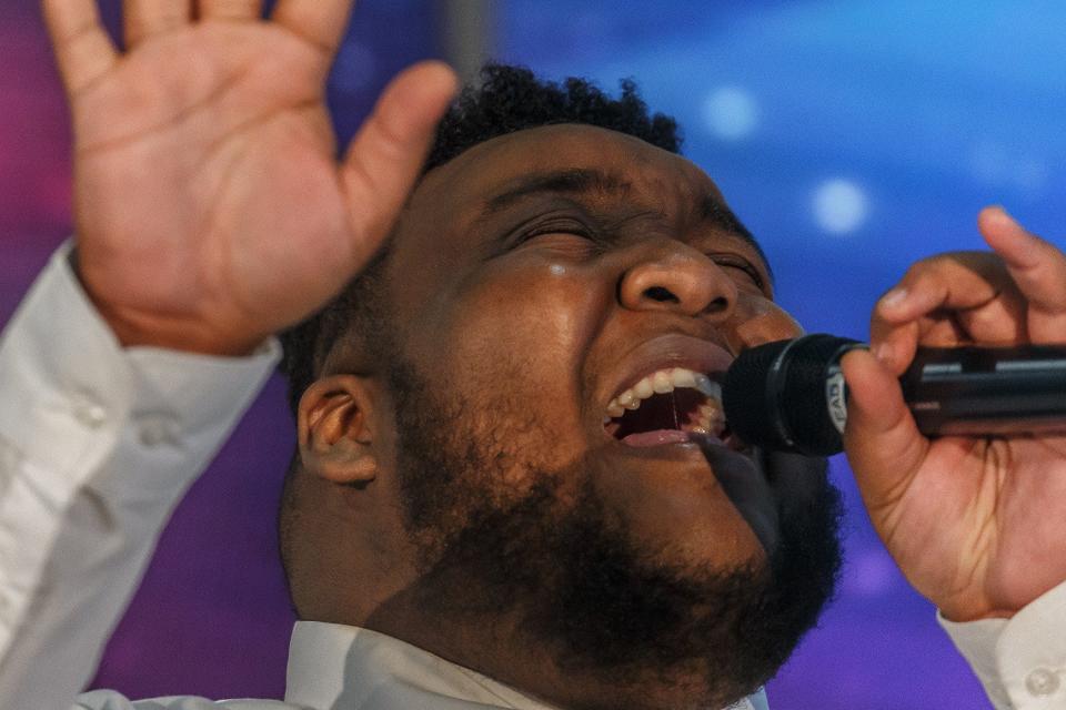 Willie Spence sings Sunday at Redemptive Life Academy in West Palm Beach before a Black men's forum. Spence was the runner-up on season 19 of ABC's "American Idol."