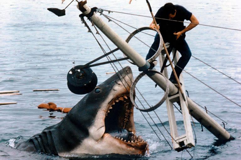 Spielberg convirtió a una novela sin grandes méritos en un clásico del cine, Tiburón