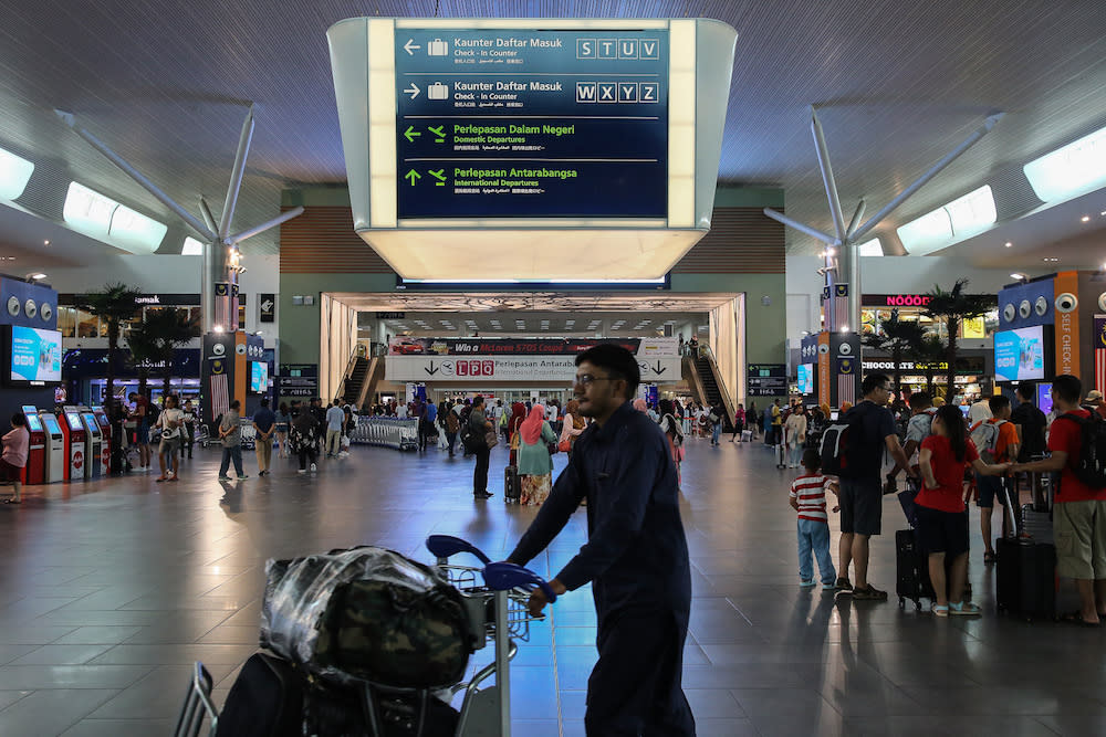 Passengers are seen at KLIA2 in Sepang August 22, 2019, during a systems outage. — Picture by Yusof Mat Isa