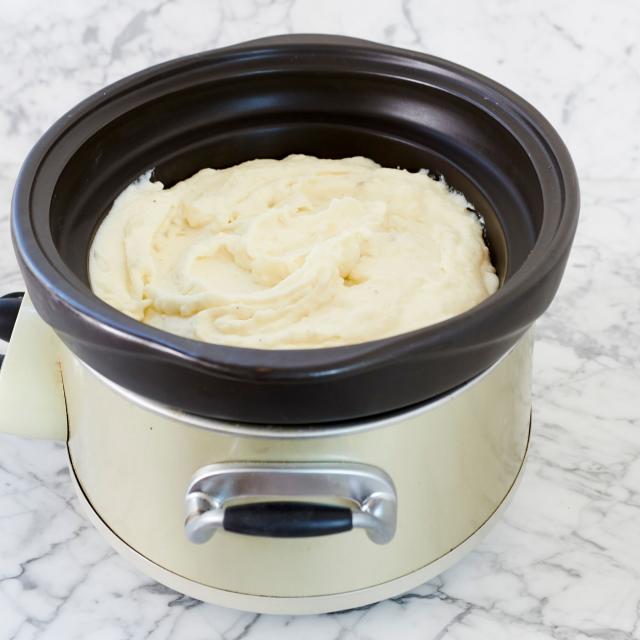 How to Keep Cooked Food Warm in a Crock-Pot