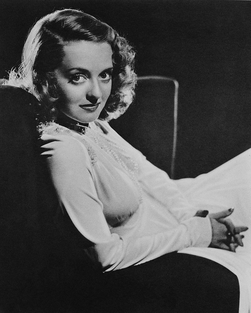 1935: Bette Davis