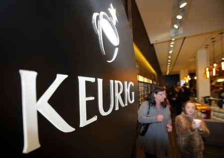 Customers shop at the newly opened Keurig retail store Burlington, Massachusetts November 8, 2013. REUTERS/Brian Snyder