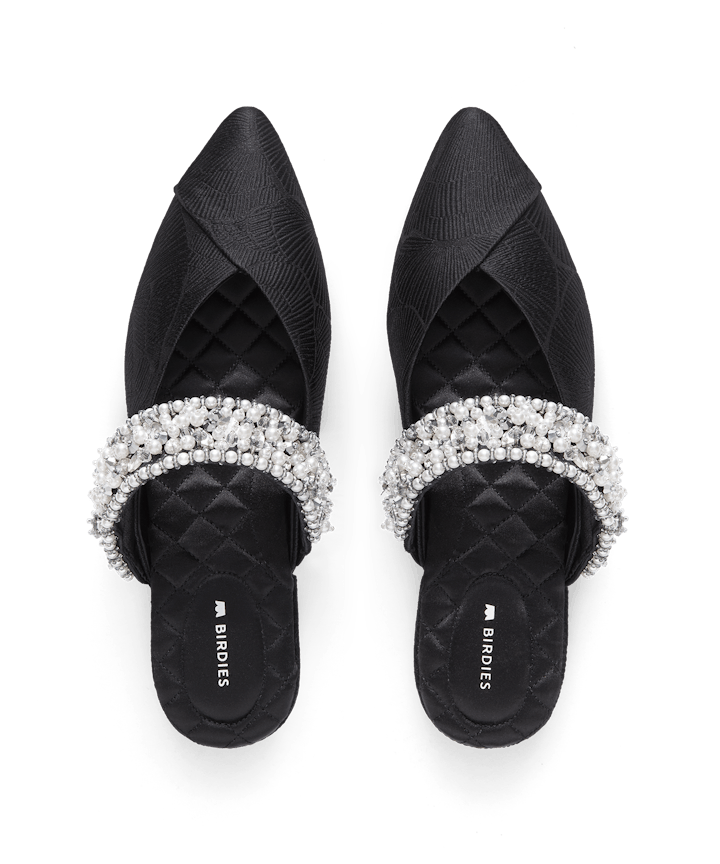 <p><a href="https://go.redirectingat.com?id=74968X1596630&url=https%3A%2F%2Fbirdies.com%2Fproducts%2Fwomens-slides-swan-black-jacquard-beaded-cuff&sref=https%3A%2F%2Fwww.townandcountrymag.com%2Fstyle%2Ffashion-trends%2Fg46120789%2Fbirdies-holiday-sale-a-bration%2F" rel="nofollow noopener" target="_blank" data-ylk="slk:Shop Now;elm:context_link;itc:0;sec:content-canvas" class="link ">Shop Now</a></p><p>The Swan</p><p>birdies.com</p><p>$99.00</p>