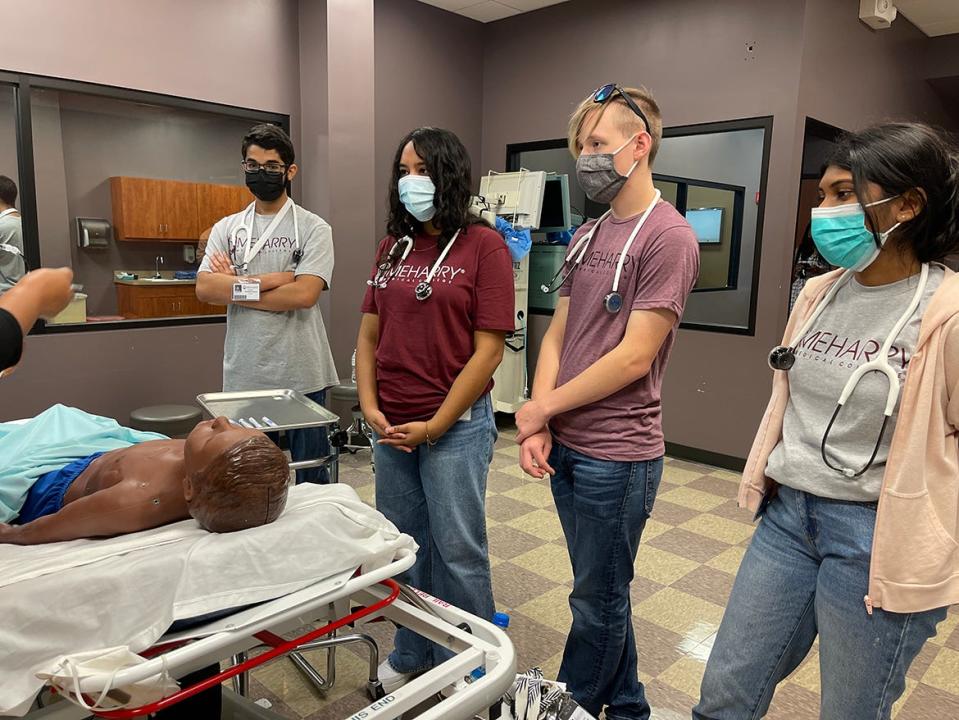 First-year MTSU students Abdurahman “Abdul” Abdouni of Murfreesboro, Tenn., Alisha Saeed of Chattanooga, Tenn., Ethan Powers, left, of Lexington,Tenn., and Zaynab Syed of Brentwood, Tenn., observe a laboratory exercise during the second week of a Summer Bridge program that’s part of the Medical School Early Acceptance program. Dec. 1 is the deadline for Tennessee students to apply and meet acceptance requirements to start their first year in fall 2023. They are shown outside the Meharry library. (Meharry Medical College file photo by Israel Thomas)