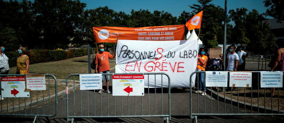 Les premières journées de mobilisation du personnel de laboratoire ont été très suivies (photo d'illustration).  - Credit:LIONEL BONAVENTURE / AFP