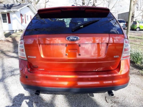 PHOTO: Casey White and Vicky White may be driving a 2007 orange or copper Ford Edge with minor damage to the left back bumper, according to the U.S. Marshals Service. (U.S. Marshals)