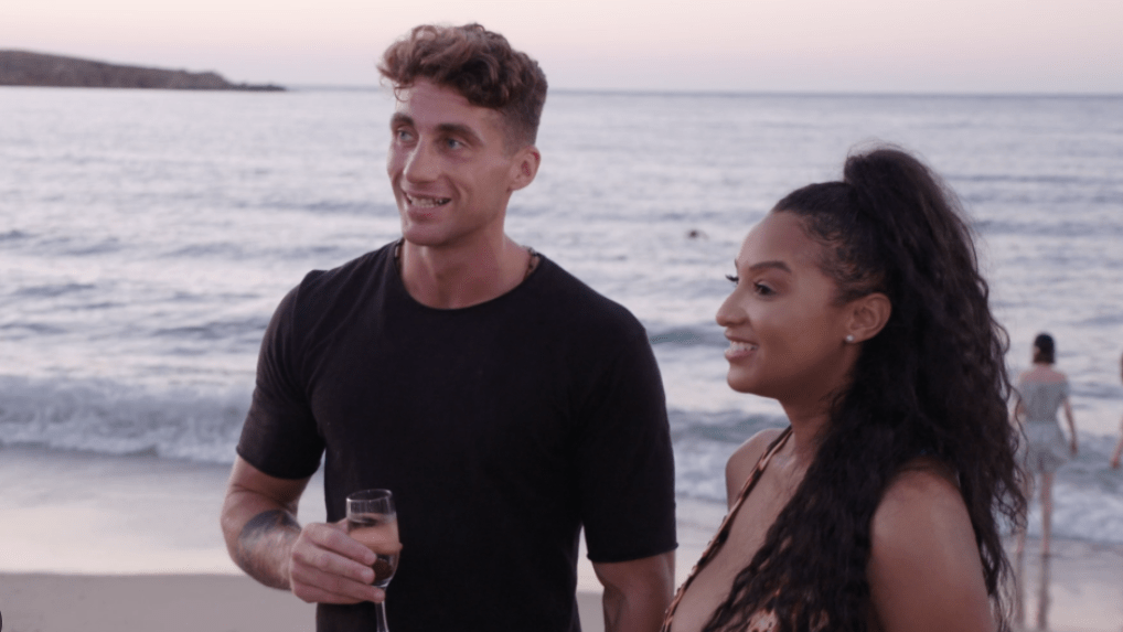  Giannis and Chantel on the beach in 90 Day: The Single Life season 4. 