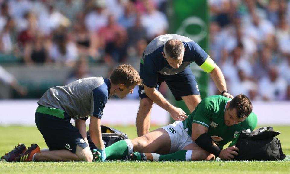 Cian Healy was forced off with an ankle injury at Twickenham.