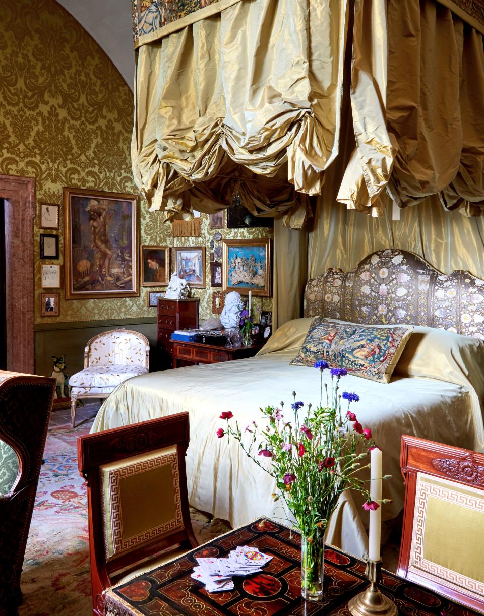 A Gainsborough silk damask covers the walls of a bedroom. Canopy and a coverlet made from a Veraseta silk taffeta.