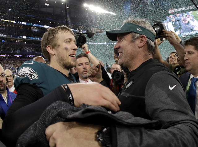 Brett Favre isn't so sure Eagles should stick with Carson Wentz over Nick  Foles